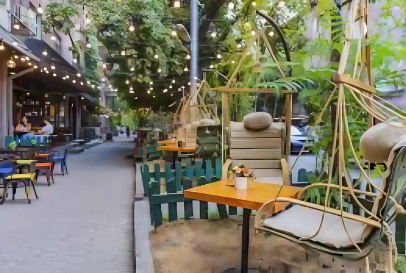 Het café leek een gewone en rustige plek, totdat iedereen begon te spotten met een 80-jarige veteraan ։ Maar toen zijn vriend — een viersterrengeneraal — kwam, deed hij iets wat de hele zaal in shock bracht